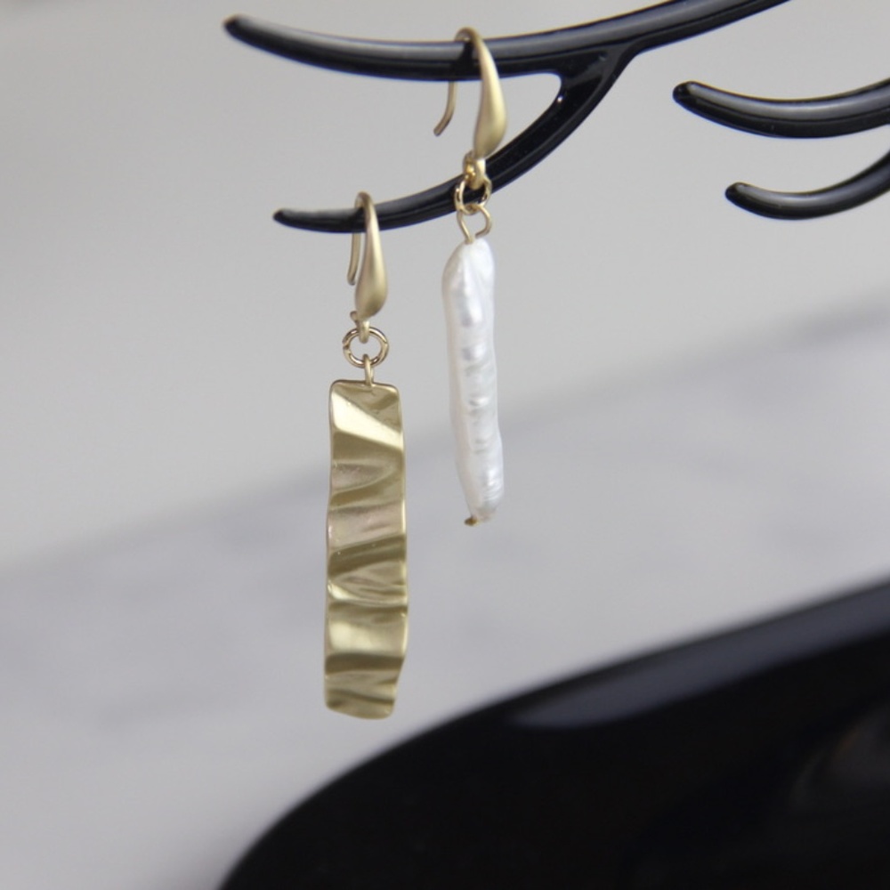 Asymmetrical Gold Metal Dangle Earring - Picture 3 of 3